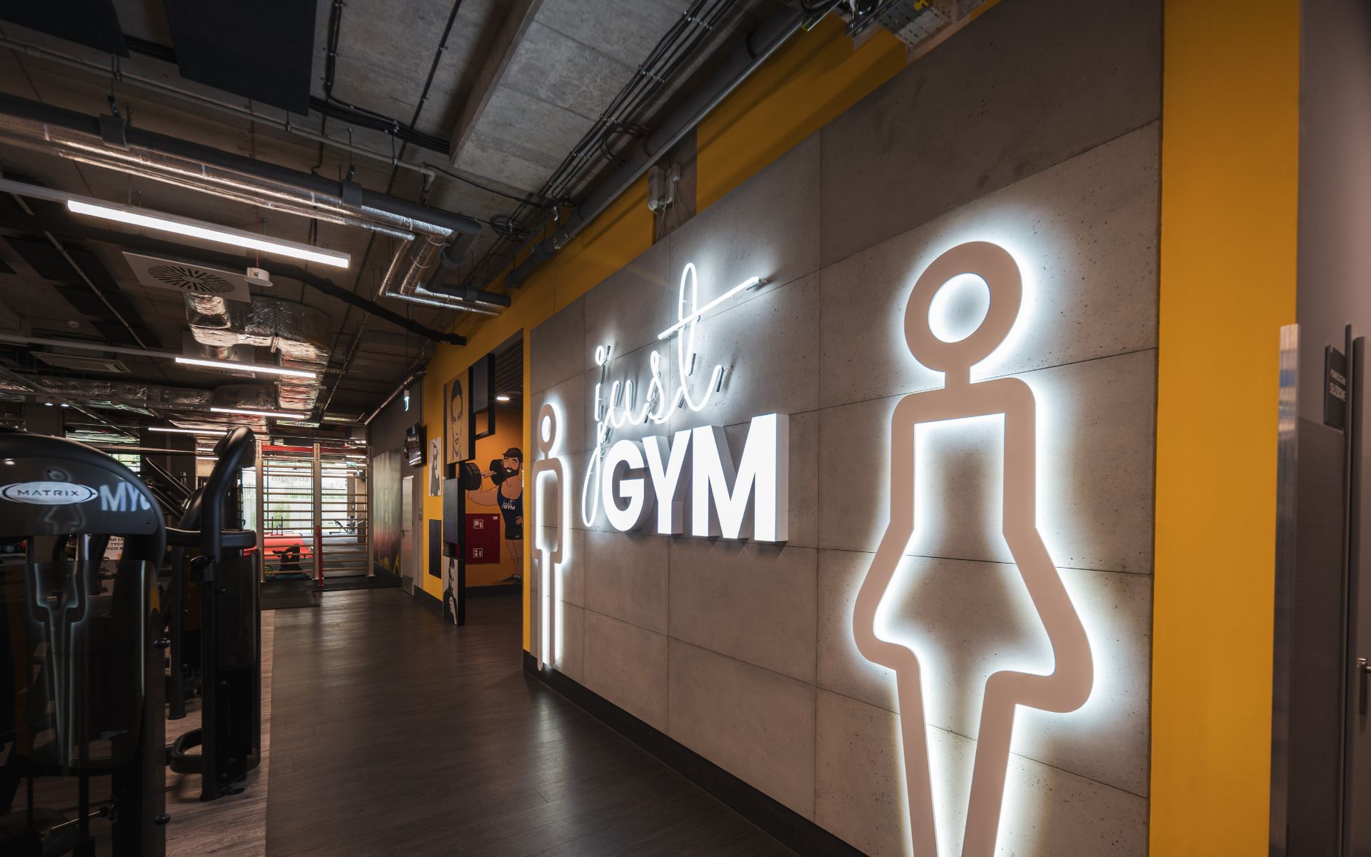 trilux lighting just gym vestuarios 002